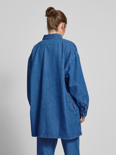 Carhartt Work In Progress Oversized  Jeansbluse mit Umlegekragen Modell 'GLENNON' Jeansblau 5