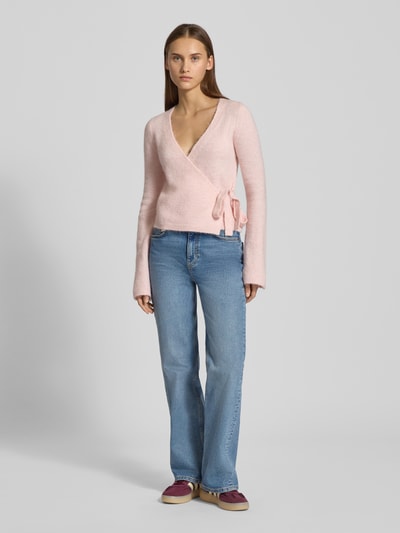 Gina Tricot Strickcardigan in Wickel-Optik Rosa 1