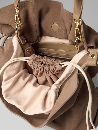 Productfoto, Handtasche aus Leder Modell 'Cool Companion' van Hey Marly, echt leer, magnet sluiting, tunnelkoord, hengsel, beige en lichtroze tinten, zichtbare rits, context: breedte 40 cm, lengte 33 cm, diepte 16 cm, schouderriem 96 cm
