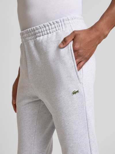 Lacoste Slim Fit Sweatpants mit Logo-Patch Hellgrau 3