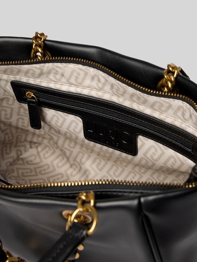 Productfoto, Handtasche mit Label-Applikation van Liu Jo White in zwart, hoofdvak met ritssluiting, binnenvak met rits, detailopname