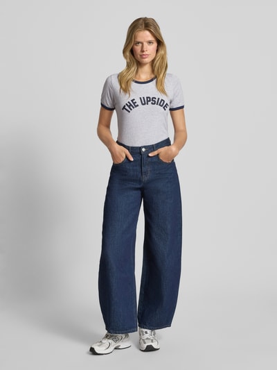 The Upside T-Shirt mit Label-Print Hellgrau Melange 1