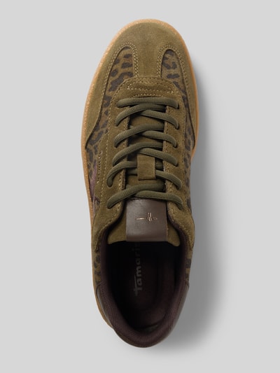 Produktfoto, Sneaker aus echtem Leder von Tamaris für Damen in Oliv mit gemusterten Einsätzen und glatter Textur, Vogelperspektive.