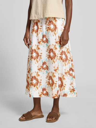 Frauenmodel trägt Midirock aus reinen Leinen Modell 'Clair' von Christian Berg Woman mit floraler Allover-Print, leichte A-Linie, Elastischer Bund, Bundweite bei Größe 36: 38 cm, Gesamtlänge bei Größe 36: 88 cm, Ganzkörperansicht von vorne.
