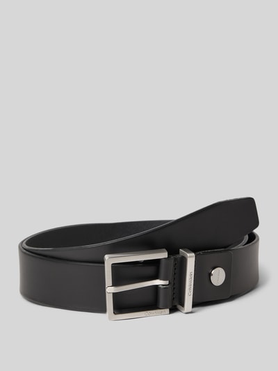 Produktfoto, Pasek z naturalnej skóry bydlęcej z wytłoczonym logo, model 'Casual' od CK Calvin Klein, czarny, prosty krój, zapięcie zaciskowe, szerokość 4 cm, rozmiar 110.