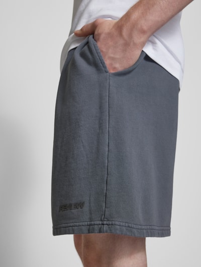 REVIEW Relaxed Fit Sweatshorts mit Label-Print Dunkelgrau 3
