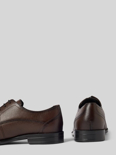 Produktfoto, braune, glatte Struktur, abgerundete Form, Produktname Schnürschuhe aus echtem Leder Modell 'Tayil_Derb' von BOSS, Herren Schnürschuhe