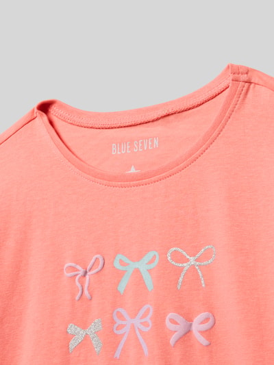 Produktfoto, T-Shirt mit Rundhalsausschnitt und Motiv-Print von Blue Seven, rosa Farbe, Schleifen-Motiv, Baumwoll-Mix mit Stretch-Anteil