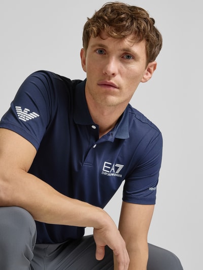 EA7 Emporio Armani Slim Fit Poloshirt mit Label-Print Dunkelblau 3