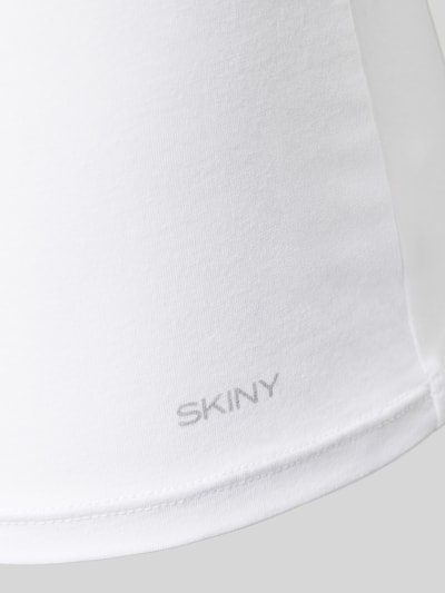Produktfoto, weißes Slim Fit Tanktop aus Baumwoll-Mix von SKINY, elastisch, rundhals, ärmellos, feine Textur, dezentes Logo