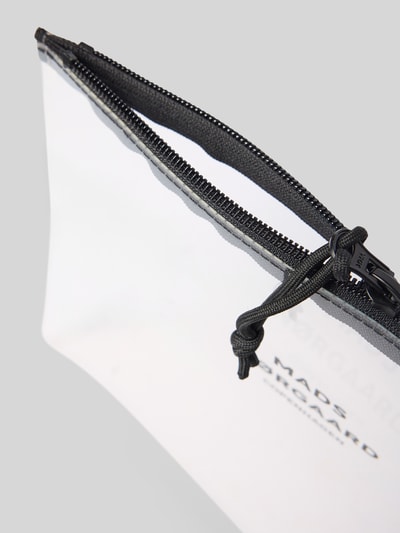 Produktfoto, przezroczysta portmonetka Purse in transparenter Optik Modell 'Craze Hope' od MADS NØRGAARD z czarnym zamkiem, logo nadrukowane na gładkiej powierzchni