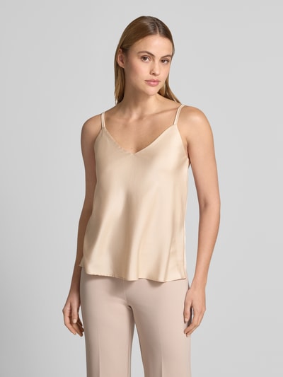 Frauenmodel trägt Top mit V-Ausschnitt und Spaghettiträgern von Rinascimento, Satin, Loose Fit, beige, glatte Textur, Ganzkörperansicht von vorne.