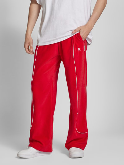 REVIEW Regular Fit Trackpants mit Logo-Stitching Rot 4