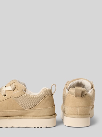 Produktfoto, Sneaker aus Leder-Textil-Mix Modell 'LOWMEL' von UGG in Beige mit Abgerundete-Spitze, Schnürung, Label-Details, Herren, Absatzhöhe 4 cm, Schafthöhe 9 cm, Schaftweite 8 cm, rau strukturierte Oberfläche, matte Optik