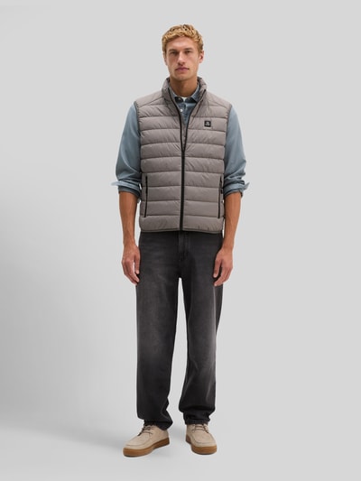 Marc O'Polo Regular Fit Weste mit Logo-Patch Hellgrau 1