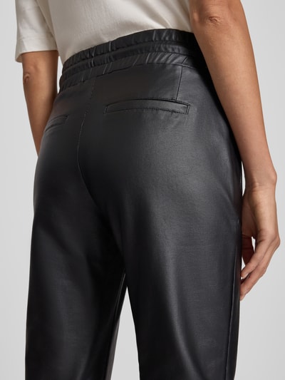 monari Spodnie z imitacji skóry z bocznymi kieszeniami zapinanymi na zamek błyskawiczny Czarny 3