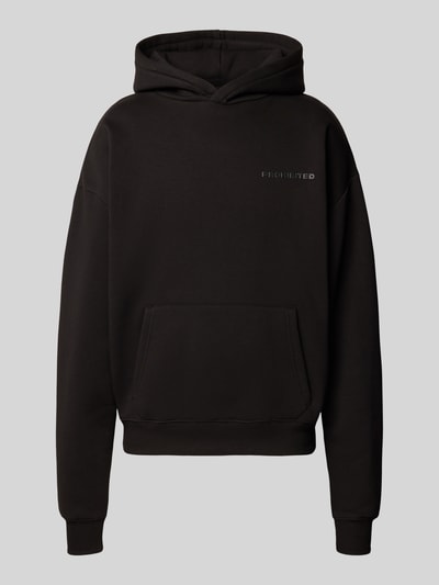 Produktfoto, Relaxed Fit Hoodie aus Baumwoll-Mix mit Label-Detail von PROHIBITED, Farbe Schwarz, Känguru-Tasche, elastische Abschlüsse