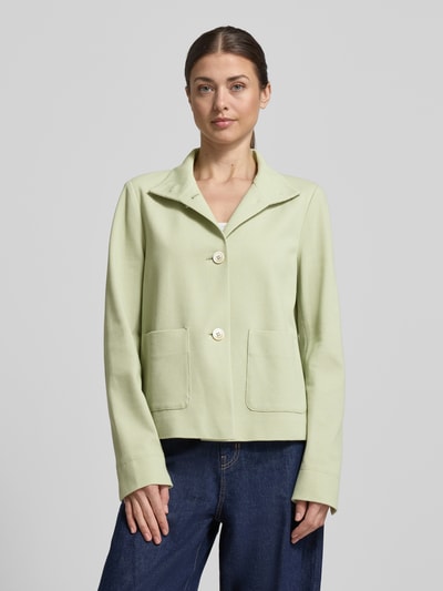 Modelka kobieca nosi Regular Fit Jacke mit Stehkragen von WHITE LABEL, bawełniany mix, kieszenie, kolor jasny zielony, szerokość w rozmiarze 36: 50 cm, długość tyłu 57 cm, długość rękawa 65 cm, widok na cały przód.