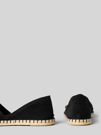 Produktfoto, Espadrilles aus Leder mit Label-Patch Modell 'CARMEN' von Verbenas, schwarze Farbe, strukturierte Sohle, abgerundete Form.