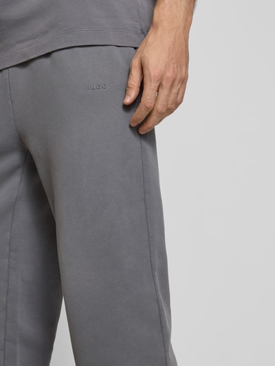 HUGO Sweatpants mit Label-Detail Modell 'Dopee' Stein 3