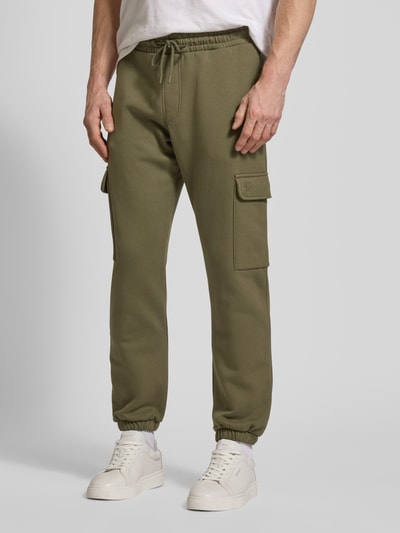 MCNEAL Regular Fit Sweatpants mit Cargotaschen Oliv 4