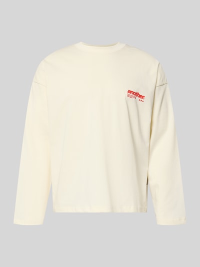 Produktfoto, Longsleeve mit Label-Print und Rundhalsausschnitt von ANOTHER COTTON LAB, bawełna, krój relaxed fit, kolor kremowy, długość tyłu 65 cm w rozmiarze M