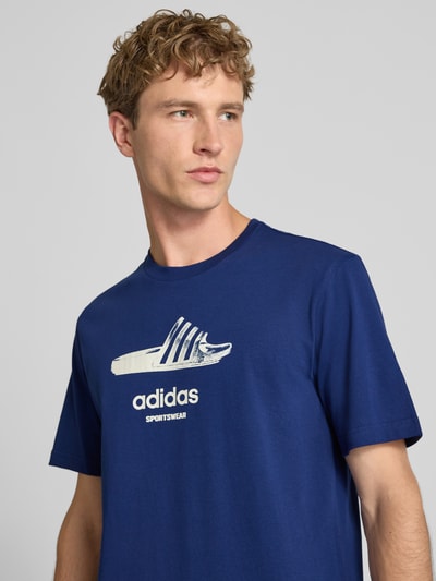 adidas Sportswear t-shirt o kroju regular fit z czystej bawełny model 'SLIDE' Granatowy 3