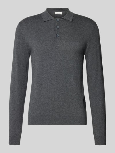 Produktfoto, dunkelgrauer Strickpullover aus Baumwoll-Kaschmir-Mix Modell 'FRODE' von Casual Friday, Regular Fit mit Polokragen, kurze Knopfleiste, gerippte Abschlüsse, feine glatte Textur