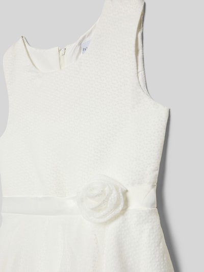 Produktfoto, Kleid mit floraler Applikation von Happy Girls aus weißem Baumwoll-Mix, A-Linie, Taillenband, Rückseiten-Reißverschluss, Strukturtextur