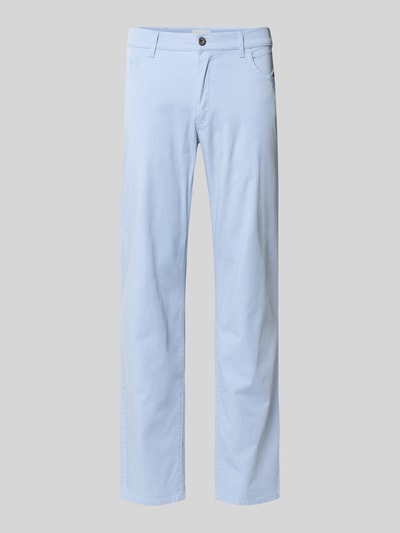 Produktfoto, jasnoniebieskie spodnie materiałowe Slim Fit Stoffhose mit Lyocell-Anteil Modell 'Cadiz' von BRAX z elastycznej mieszanki bawełny i lyocellu, 5 kieszeni, zapięcie na guzik i zamek błyskawiczny, szerokość w rozmiarze 32/32: 107 cm, długość wewnętrzna nogawki: 81 cm