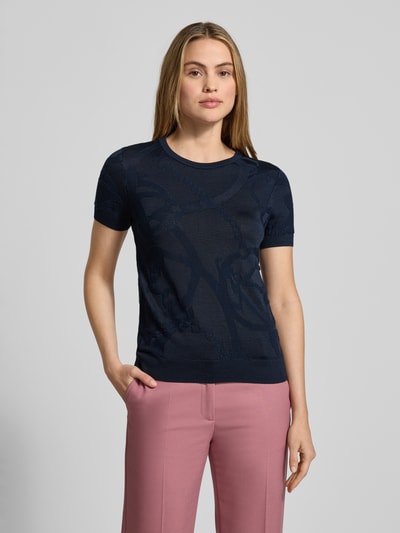 Frauenmodel trägt Strickpullover mit gerippten Abschlüssen Modell 'EYELAH' von Lauren Ralph Lauren, navy, Regular Fit, Nahaufnahme Oberkörper.