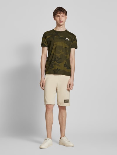 Alpha Industries T-Shirt mit Label-Print Oliv 1