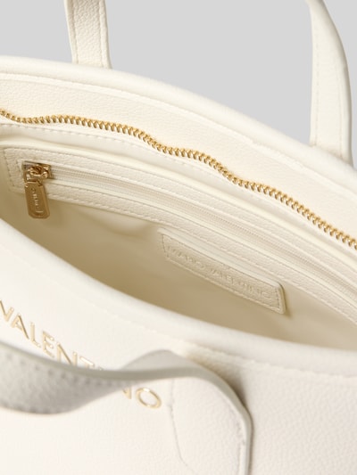 Produktfoto, cremefarbene Handtasche mit Tragehenkeln und Schulterriemen Modell 'DEA' von VALENTINO BAGS, Reißverschluss, grobe Struktur, Nahaufnahme Innenfach