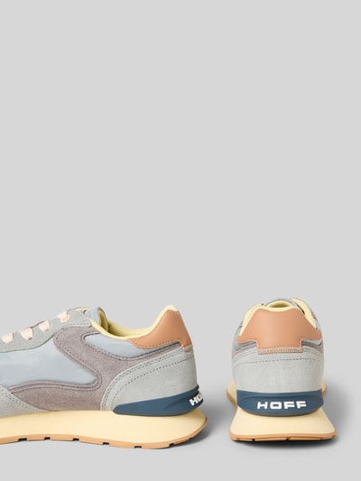 Produktfoto, Sneaker mit Schnürung und Gummisohle Modell 'CITY RETRO' von HOFF in Grau-Beige mit abgerundeter Spitze, 3 cm Absatz, 6 cm Schafthöhe und Schaftweite