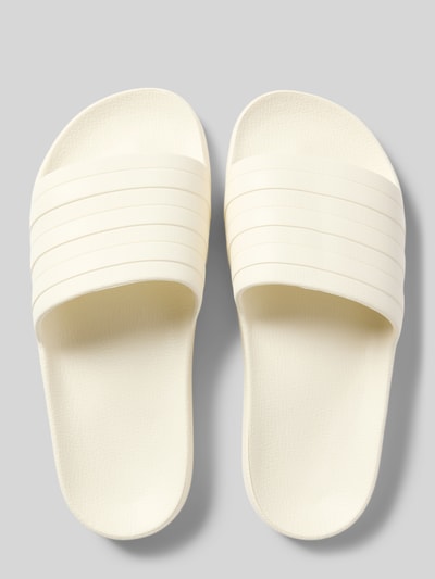 Produktfoto, Badeschuhe mit Label-Prägung Modell 'ADILETTE AQUA' van adidas Sportswear, effen kleuren, punt van de schoen open, plat, label in reliëf, signature-strepen, comfortmodel/open