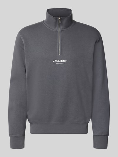 Produktfoto, Regular Fit Sweatshirt aus Baumwoll-Mix Modell 'Soho' von JACK & JONES, Troyer-Kragen, Logo-Print, elastische Abschlüsse, einfarbiges Dunkelgrau, glatte Textur
