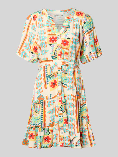 Produktfoto, Minikleid aus Viskose-Mix mit Leinen-Anteil von Apricot, taliowany krój, kwiatowy nadruk na całej powierzchni, listwa guzikowa, rękaw o dł. 1/2, odpinana materiałowa tasiemka, dekolt z lamówką, długość tyłu w rozmiarze S: 85 cm, szerokość w rozmiarze S: 52 cm, długość rękawów w rozmiarze S: 28 cm