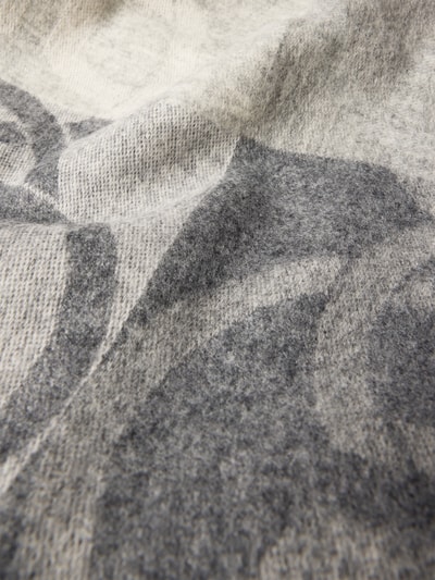 GANT Schal aus Wolle mit Fransen Modell 'MONOGRAM WOOL SCARF' Mittelgrau Melange 2