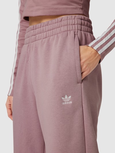 adidas Originals Spodnie dresowe z wyhaftowanym logo Fiołkoworóżowy 3