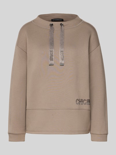 Produktfoto, Loose Fit Sweatshirt aus Viskose-Mix mit Stehkragen von Betty Barclay in Beige mit Tunnelzug, elastischen Abschlüssen und Ziersteinen.