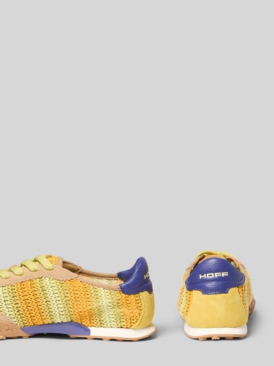 Produktfoto, sneakersy z mieszanki skóry z detalem wykonanym na szydełku model 'Bridge' od HOFF, żółte i niebieskie elementy, wyprofilowana podeszwa, zaokrąglony krój, wysokość obcasa w rozmiarze 40: 1 cm, wysokość cholewki w rozmiarze 40: 7 cm, szerokość w rozmiarze 40: 6 cm, wiązanie.