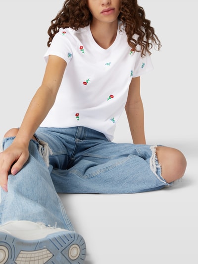 Only T-Shirt mit Stickereien Modell 'KETTY' Weiss 3