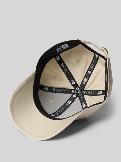New Era Czapka z daszkiem i detalem z logo Beżowy 2