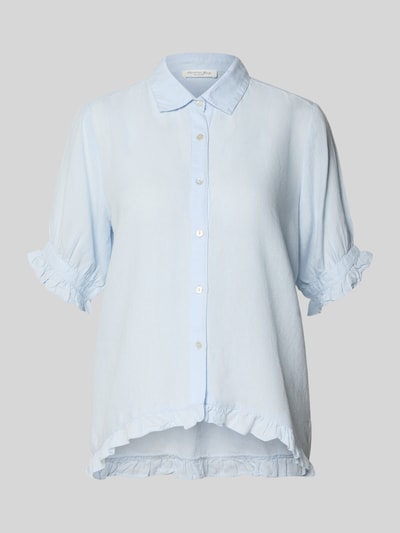 Produktfoto, Bluse mit Leinen-Anteil und Rüschensaum von Christian Berg Woman, hellblau, Viskose-Mix mit Leinen-Viskose-Anteil, Regular-Fit, Hemdblusenkragen, Knopfleiste, Rüschenärmel, hinten verlängerter Rüschensaum, Rückenlänge 68 cm, Ärmellänge 30 cm, glatte Textur