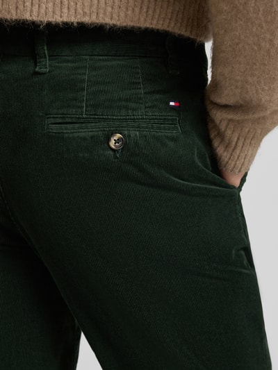 Tommy Hilfiger Spodnie sztruksowe z prostą nogawką z mieszanki bawełny model ‘DENTON’ Ciemnozielony 3