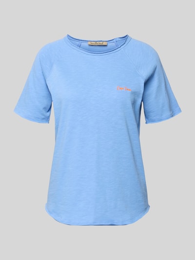 Produktfoto, T-Shirt mit Statement-Stitching und Rollsaum von Smith and Soul in Hellblau, Reine Baumwolle, Gerader-Schnitt, Rundhalsausschnitt, Raglanärmel, abgerundeter Rollsaum, feine Textur.