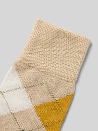 Produktfoto, Socken aus Baumwoll-Mix Modell 'MANCHESTER' von Burlington mit elastischen Bündchen und Label-Details, beige-gelb kariert.