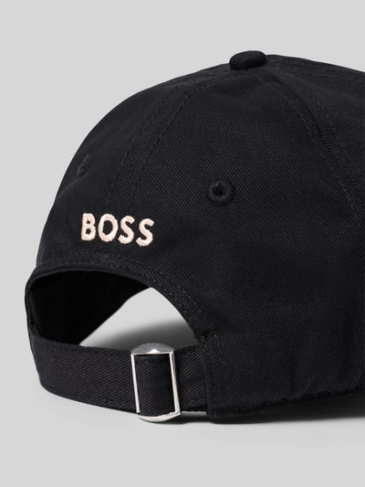 Produktfoto, Basecap aus reiner Baumwolle Modell 'LILYAN' von BOSS Orange in Optik: Unifarben mit Label-Stitching, Motiv-Stitching, Lüftungslöcher, verstärktem Schirm, verstellbarem Riegel, Materialverarbeitung: Webware