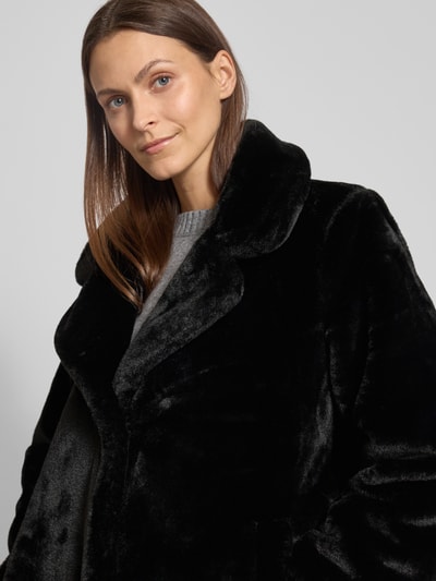 Vila Płaszcz o kroju regular fit ze sztucznego futra model ‘Emmela’ Czarny 3