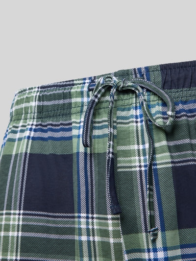 Produktfoto, Pyjamahose mit elastischem Bund und Kordelzug von Christian Berg Men, kariertes Muster in Grün, Blau und Weiß, reine Baumwolle